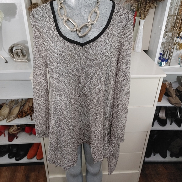 Seduction Sweater Asymmetrical Hem Size M - Picture 1 of 8
